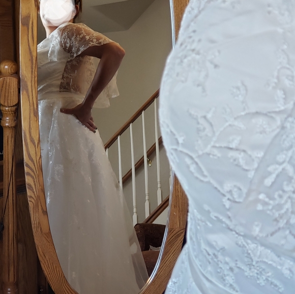 New wedding dress sz 16 - Picture 4 of 9